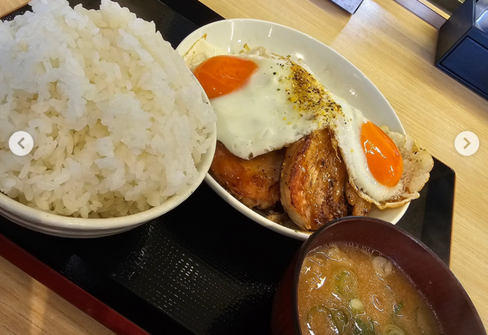 中毒飯チョモランマ